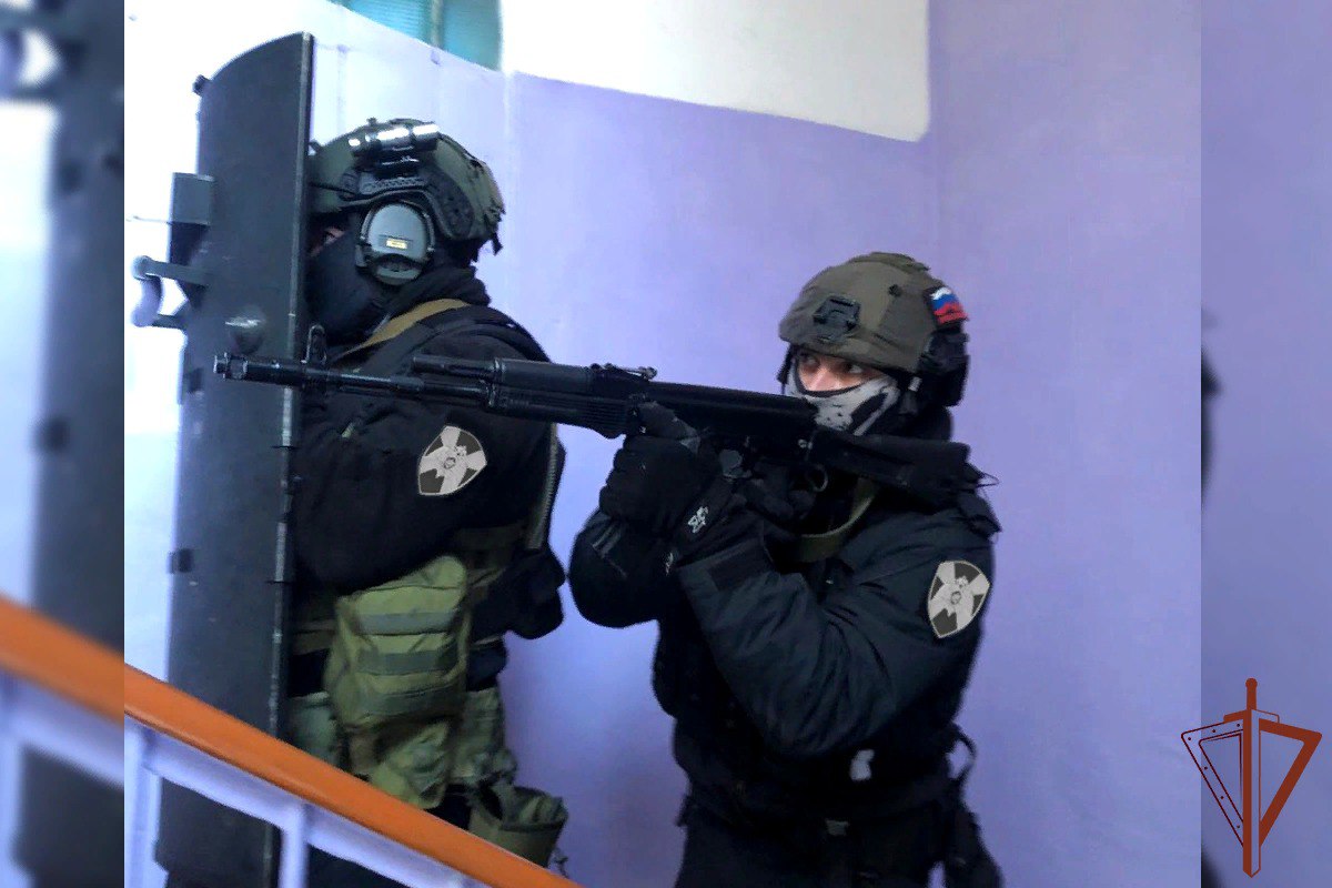 Братья торговали людьми. В Зауралье задержали иностранцев, находившихся в розыске Интерпола | В Зауралье поймали иностранцев, разыскиваемых Интерполом за торговлю людьми Братья торговали людьми. В Зауралье задержали иностранцев, находившихся в розыске Интерпола | В Зауралье поймали иностранцев, разыскиваемых Интерполом за торговлю людьми