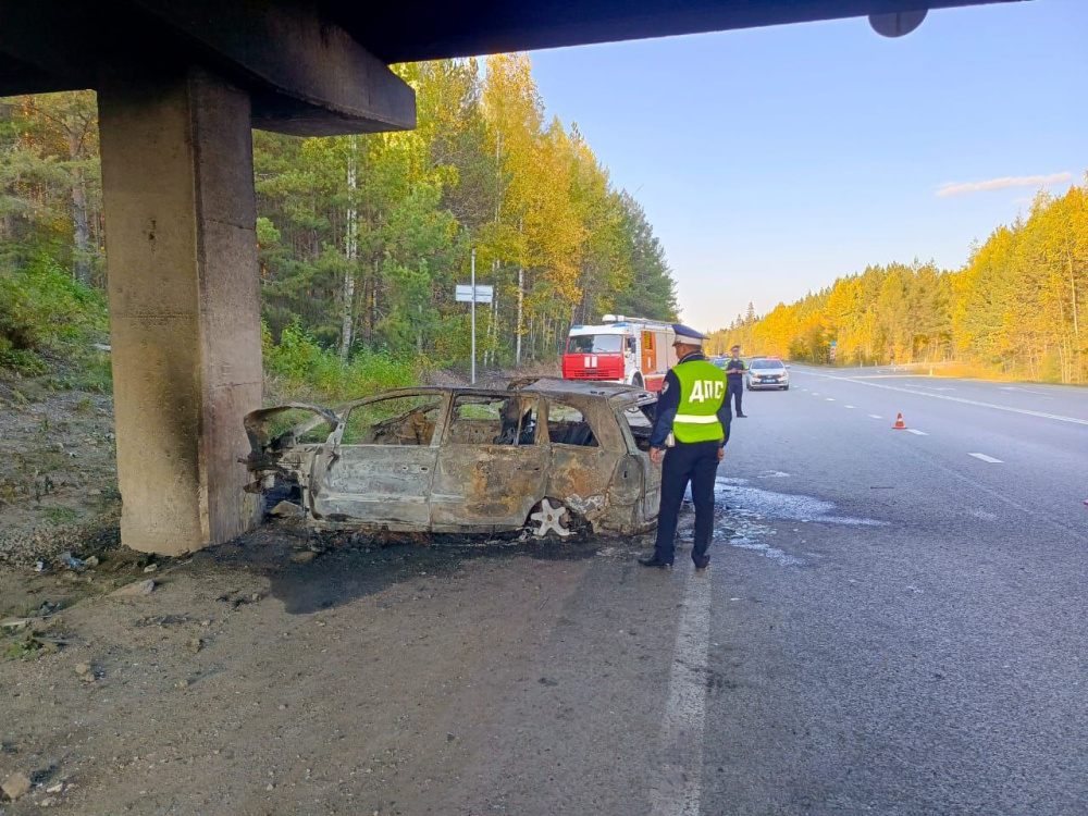 Врезался в опору и загорелся — под Нижним Тагилом погиб водитель "Opel" | Под Нижним Тагилом на трассе погиб водитель "Opel" Врезался в опору и загорелся — под Нижним Тагилом погиб водитель "Opel" | Под Нижним Тагилом на трассе погиб водитель "Opel"