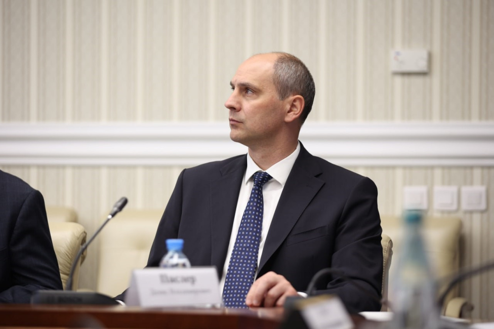 Денис Паслер проведёт встречу с журналистами Свердловской области 26 ноября | Губернатор Денис Паслер назвал дату своей большой пресс-конференции