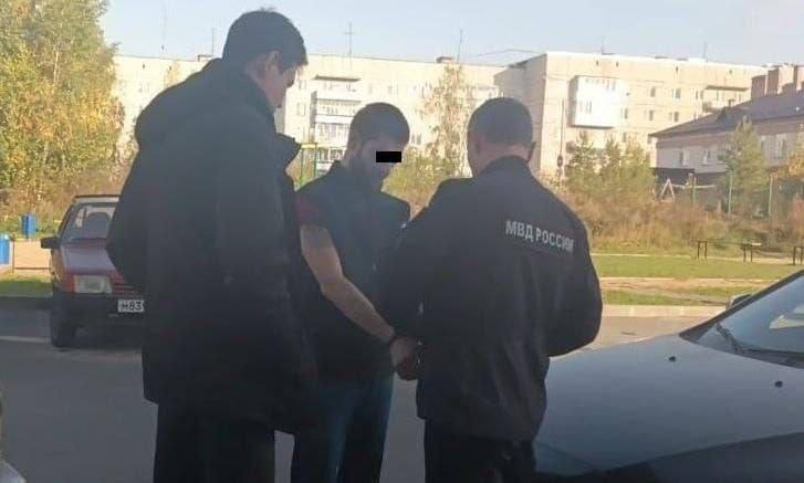 «Соскучился по женской ласке»: в Нижнем Тагиле сбежал заключённый | На Урале осуждённый сбежал из колонии ради ласки