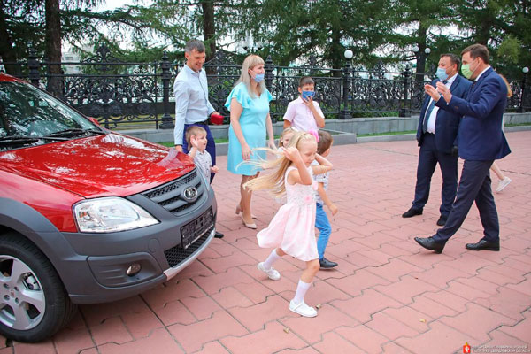 Транспортный налог обнулили для многодетных по инициативе Евгения Куйвашева