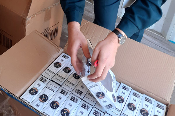 Уральские таможенники передали конфискованные товары в детские дома