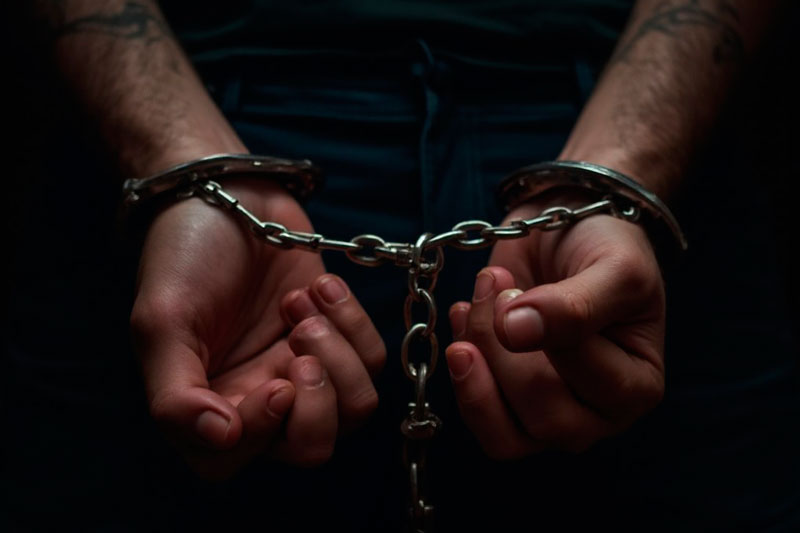 На Урале мигранта арестовали за переписку с несовершеннолетней | В Екатеринбурге мигранта арестовали за переписку с девочкой На Урале мигранта арестовали за переписку с несовершеннолетней | В Екатеринбурге мигранта арестовали за переписку с девочкой