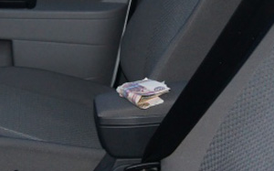 В Пыть-Яхе за несоставление административного протокола водитель пытался дать взятку полицейским