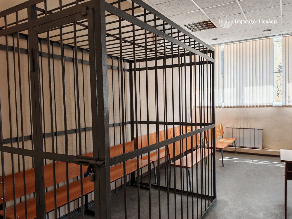 Экс-министра энергетики и ЖКХ Свердловской области Смирнова отдали под суд  | Бывший министр свердловского ЖКХ отдан под суд за взятку 