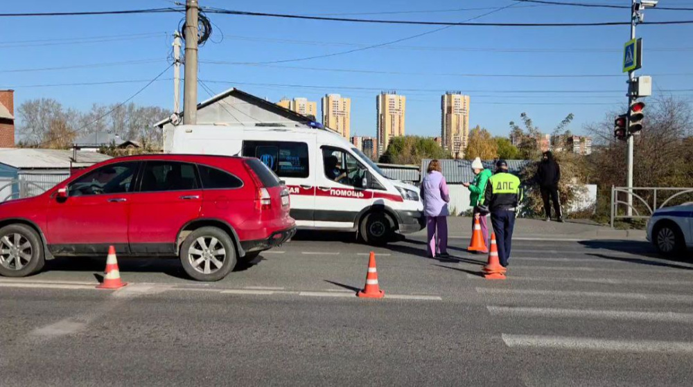 11-летняя нарушительница ПДД попала под машину в Екатеринбурге  | В Екатеринбурге автомобиль сбил 11-летнюю нарушительницу ПДД 