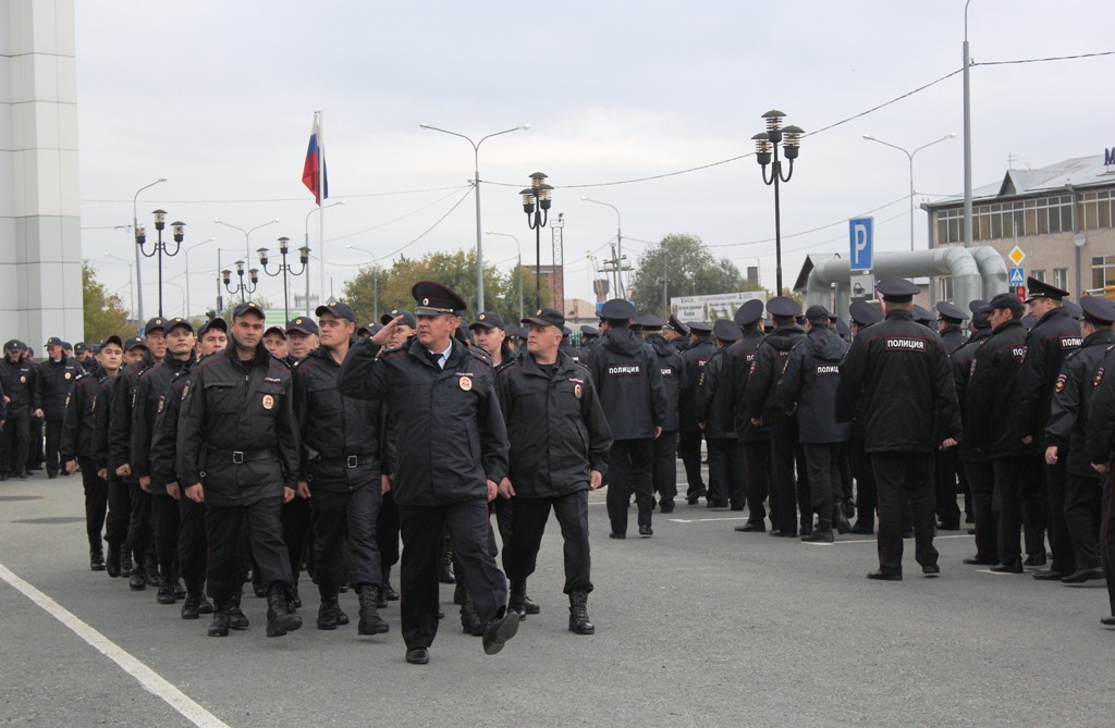 Строевой смотр личного состава прошел в УМВД России по городу Тюмени