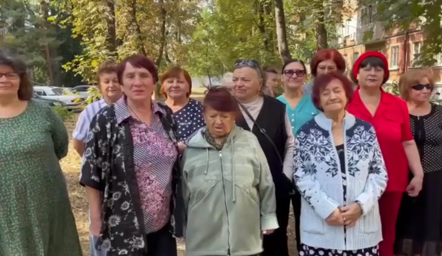 Пенсионерки из известной группы "Отряд Путина" обратились к популярной певице Клаве Коке Пенсионерки из известной группы "Отряд Путина" обратились к популярной певице Клаве Коке