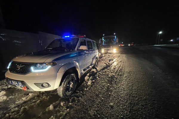 ГИБДД опровергла информацию о скоплении транспорта на 40 км. на трассы Пермь-Екатеринбург" и отсутствии помощи | На Урале информация о скоплении транспорта на 40 км. на трассы Пермь-Екатеринбург" оказалась фейком