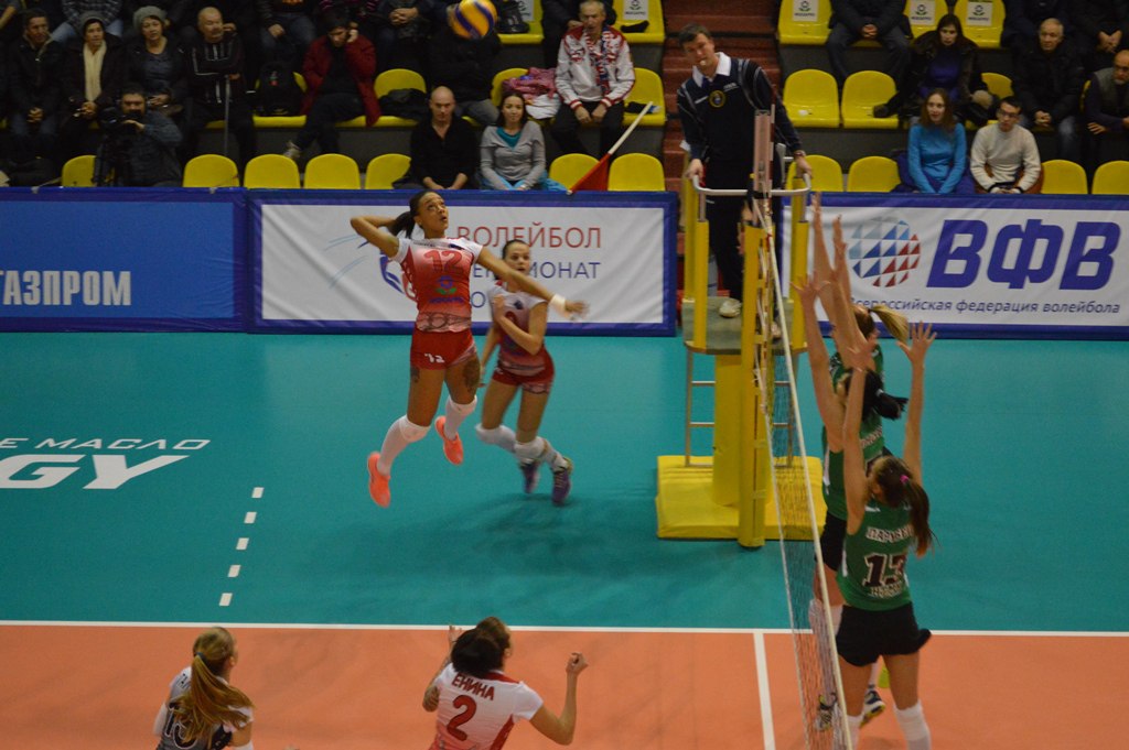 Тяжелейшая игра в Саратове: "Уралочка" проиграла "Протону" со счётом 1:3