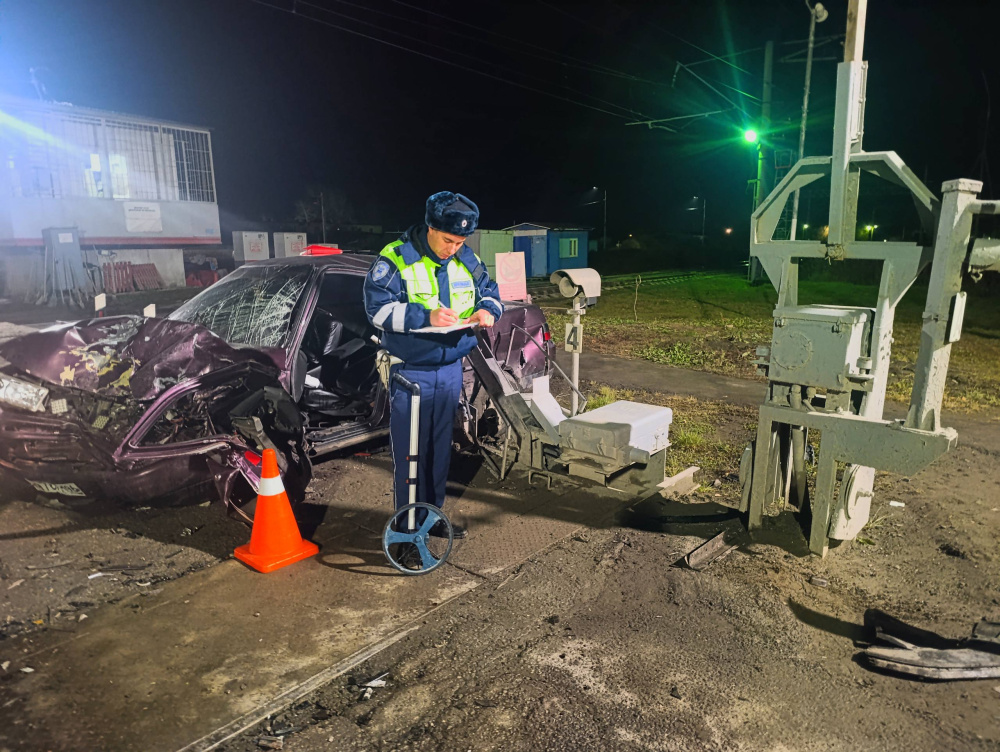 В Екатеринбурге подросток устроил ДТП и попал в больницу  | Подросток в Екатеринбурге спровоцировал ДТП и получил травмы 