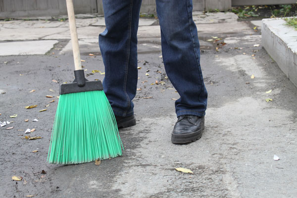 Подмёл улицы и устроился на работу