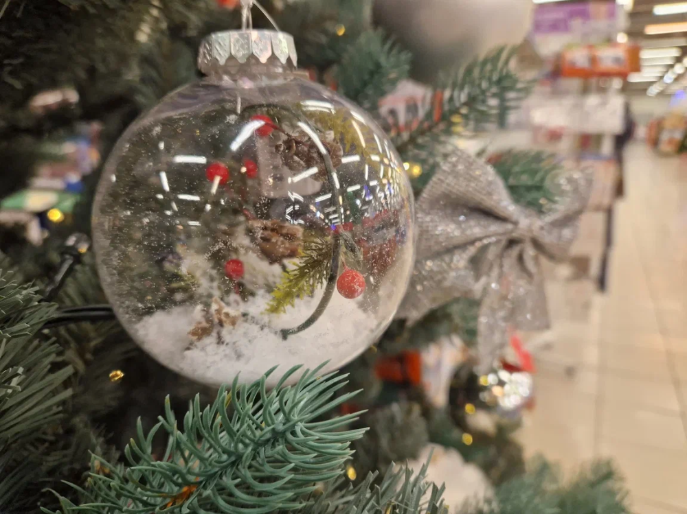 На Урал импортировали более 30 тонн новогодних товаров  | Более 30 тонн новогодних товаров завезли на Урал 