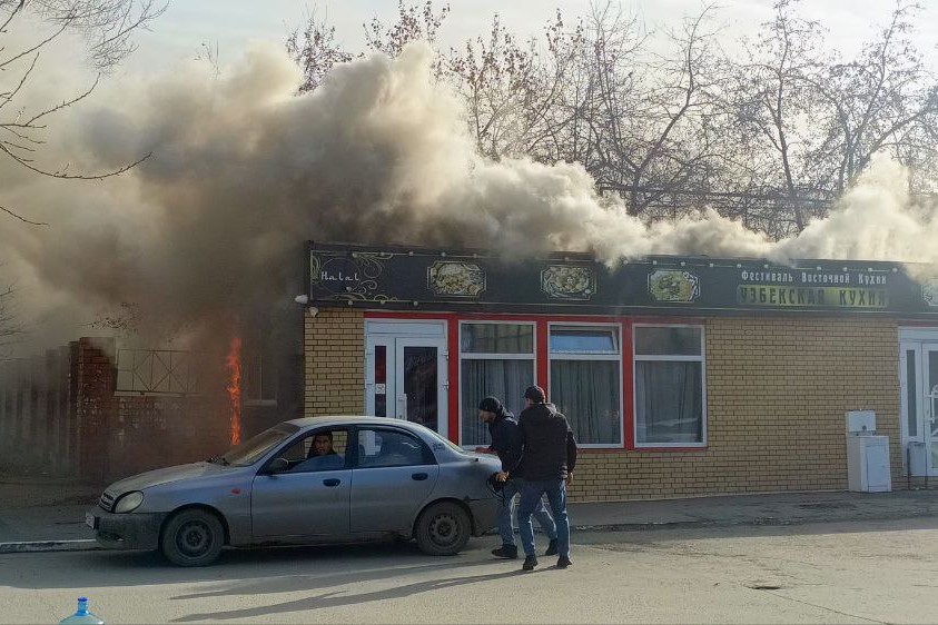 В Екатеринбурге на улице Технической сгорело кафе  | Кафе сгорело на окраине Екатеринбурга 