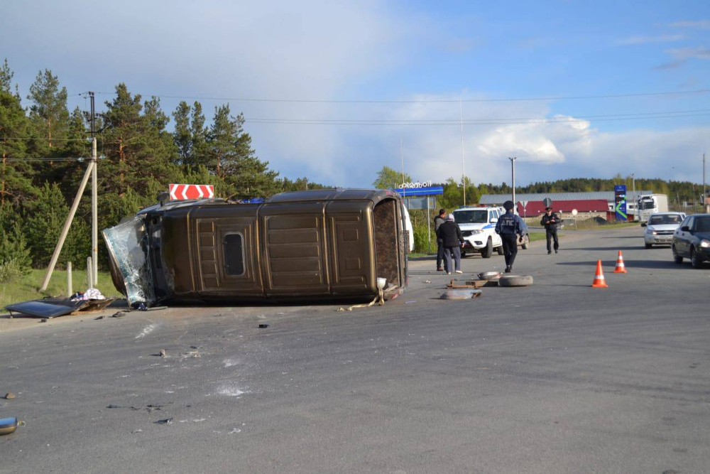 Под Алапаевском «ВАЗ» опрокинул «Газель», есть пострадавшие  | В Свердловской области произошло ДТП с пятью пострадавшими