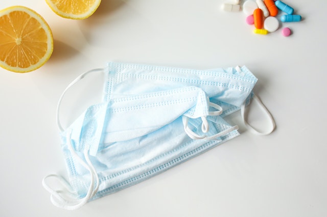 На Среднем Урале выявлено еще 325 новых случаев COVID-19