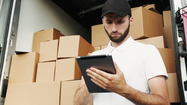 На Среднем Урале курьеру готовы платить до 200 тысяч рублей в месяц На Среднем Урале курьеру готовы платить до 200 тысяч рублей в месяц