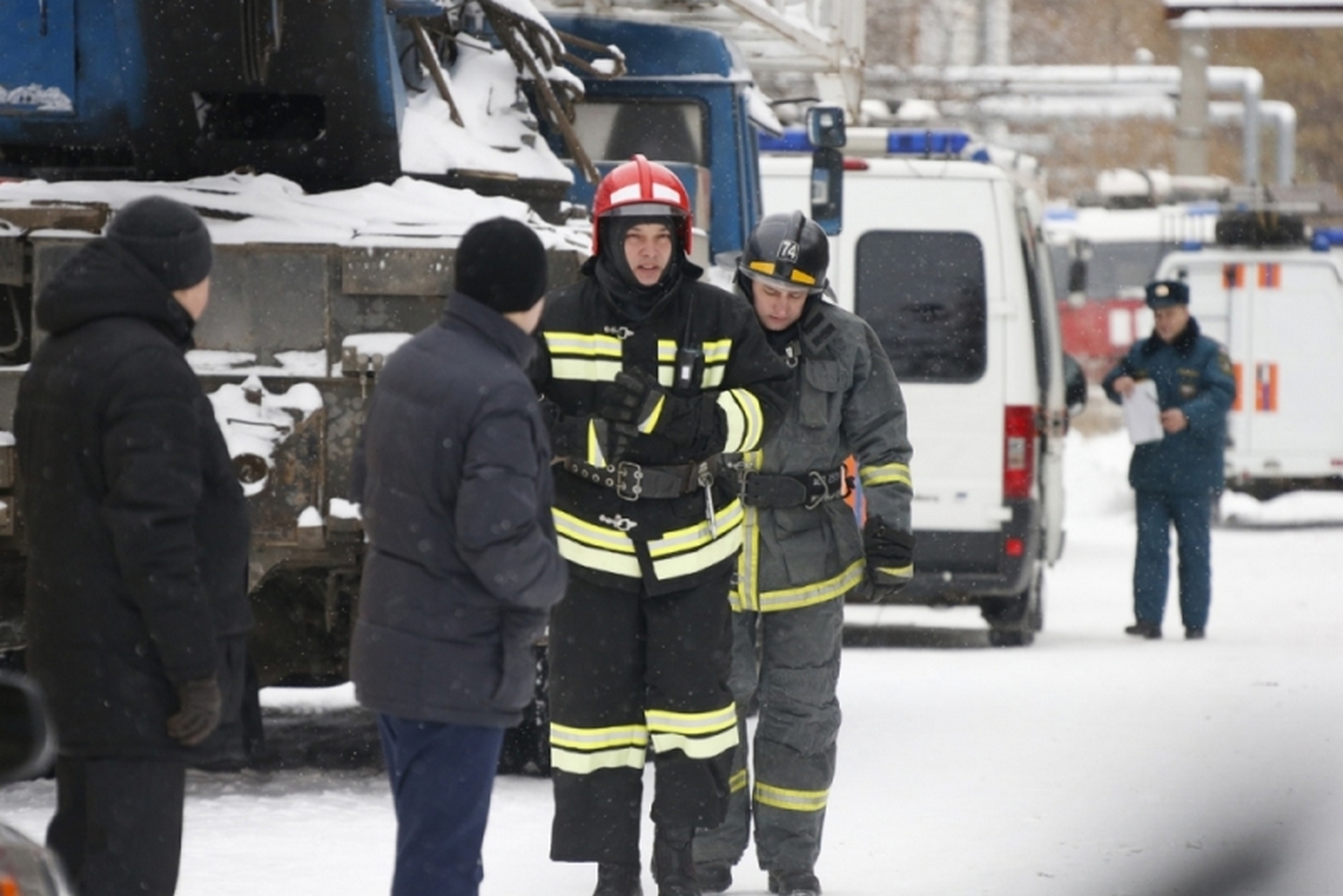 В Екатеринбурге на заводе Калинина спасателями спасены из-под завалов 14 человек