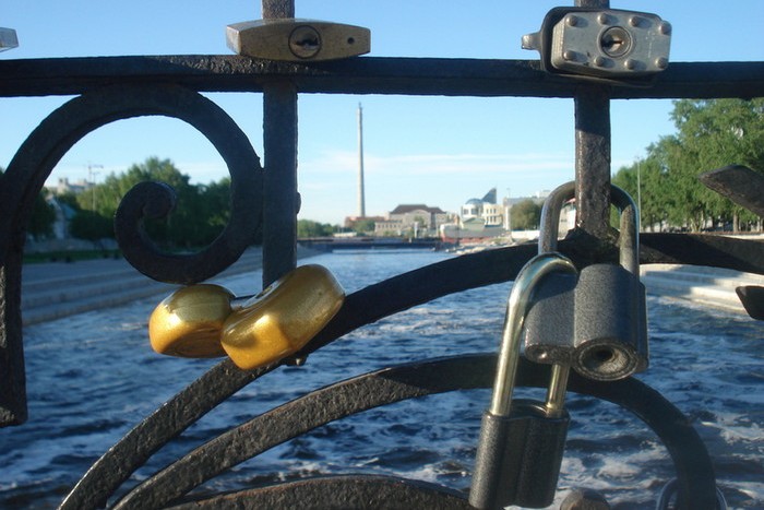 Житель Екатеринбурга опасается, что на Плотинке рухнет мост