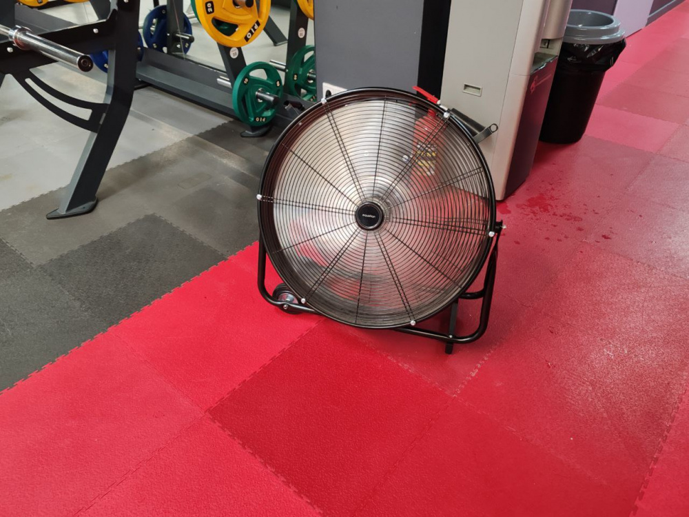 Уральцы жалуются на фитнес-клуб из-за духоты, грязи и ломающихся замков | На Урале фитнес-клуб оказался под прицелом критики 