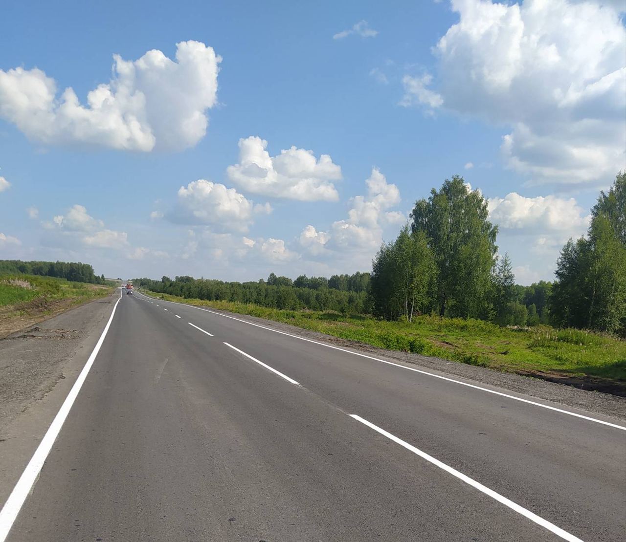 Дорожники завершили ремонт трассы, которая выведет транзитный трафик из старинного села Покровское 