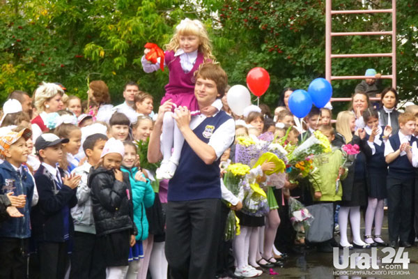 В школах Екатеринбурга прошли торжественные линейки