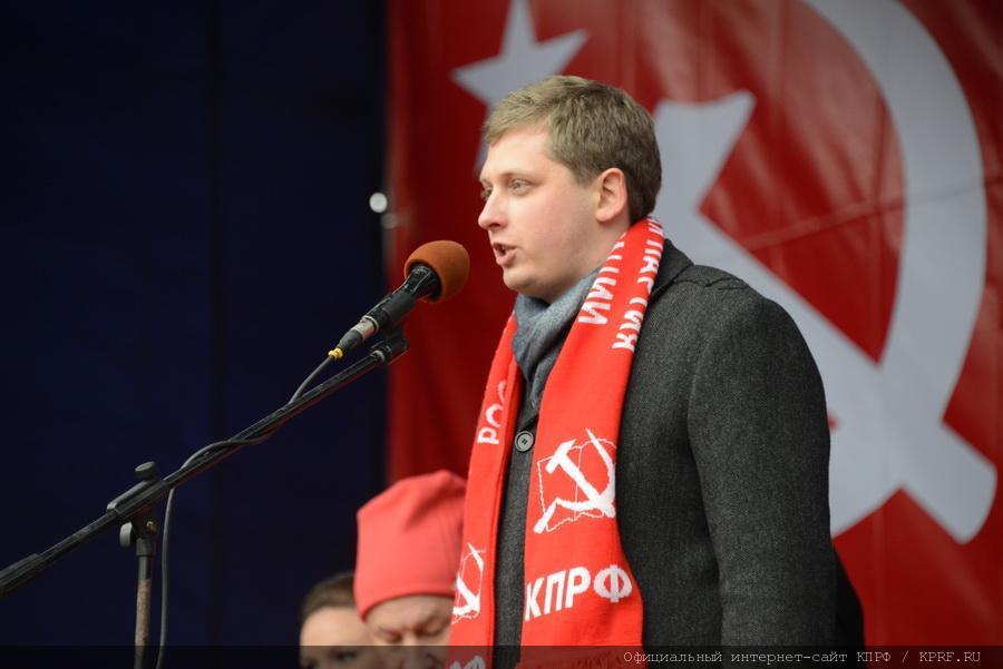 Глава обкома КПРФ требует молчать о поддержке губернатора Глава обкома КПРФ требует молчать о поддержке губернатора