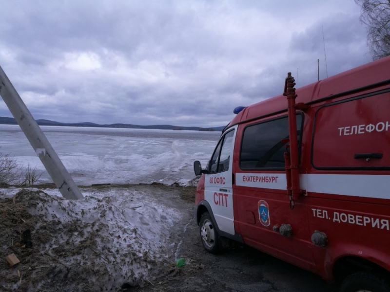Первые жертвы подледного лова: на озере Исетском утонули два рыбака