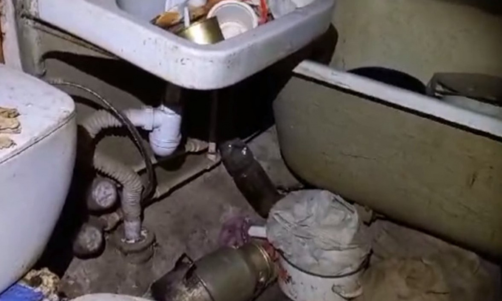 В Екатеринбурге приставы вскрыли квартиру душевнобольной женщины | Приставы вскрыли в Екатеринбурге квартиру женщины, находящейся в психушке В Екатеринбурге приставы вскрыли квартиру душевнобольной женщины | Приставы вскрыли в Екатеринбурге квартиру женщины, находящейся в психушке