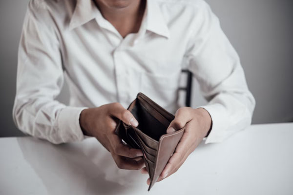 Пожилой житель Урала стал жертвой мошенничества из-за несуществующей путаны Пожилой житель Урала стал жертвой мошенничества из-за несуществующей путаны