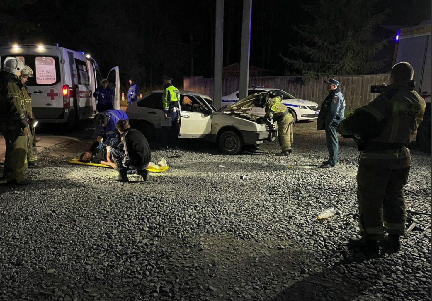 В Екатеринбурге 17-летний водитель без прав врезалась в столб