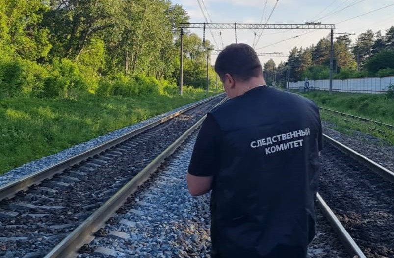 Под Первоуральском поезд насмерть сбил пожилую женщину | На Урале женщина погибла под колёсами поезда Под Первоуральском поезд насмерть сбил пожилую женщину | На Урале женщина погибла под колёсами поезда