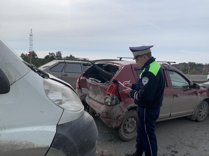 Массовое ДТП на трассе Екатеринбург – Тюмень — водитель «Пежо Боксер» протаранил 3 машины | На трассе Екатеринбург – Тюмень столкнулись четыре машины, двое пострадали Массовое ДТП на трассе Екатеринбург – Тюмень — водитель «Пежо Боксер» протаранил 3 машины | На трассе Екатеринбург – Тюмень столкнулись четыре машины, двое пострадали