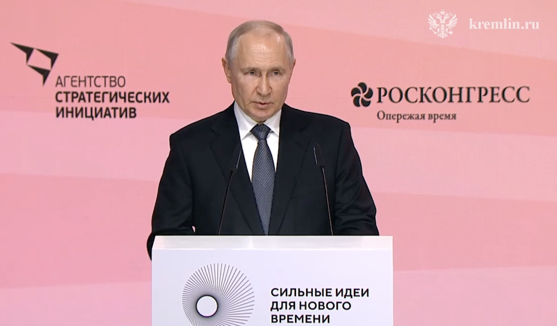 Путин: необходимо продвигать отечественные бренды в СМИ, особенно государственных