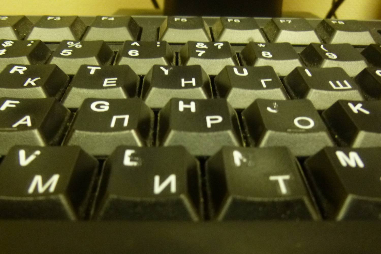 Запад выдворяет неугодных «пророссийских» журналистов