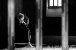 В Челябинске опасный преступник попытался разбить себе голову