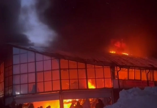 В центре Челябинска горит рынок В центре Челябинска горит рынок