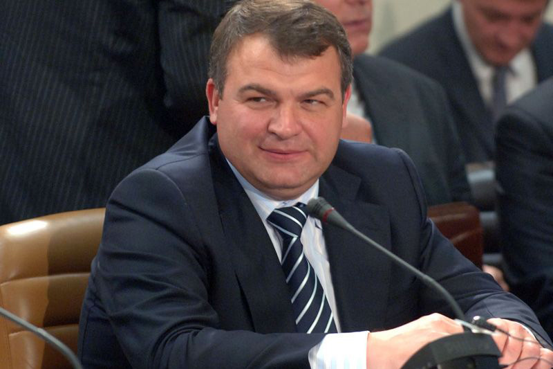 Следователи провели обыски в коттедже Анатолия Сердюкова