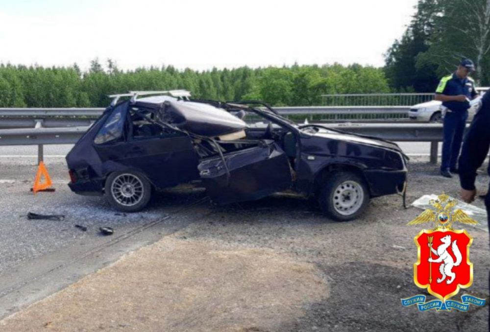 На трассе Екатеринбург - Тюмень ограничили движение из-за ДТП | На свердловской дороге из-за ДТП ограничили движение