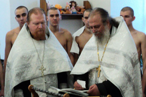 В Свято-Троицком кафедральном соборе Екатеринбурга прошло массовое крещение военнослужащих