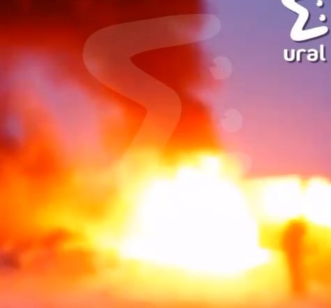 В Челябинской области загорелся автобус с 19 пассажирами | На Урале по пути в Уфу загорелся микроавтобус 