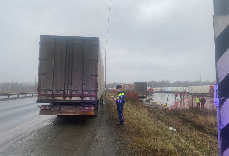 На трассе Пермь–Екатеринбург столкнулись восемь грузовиков: подробности ДТП | Массовое ДТП с восемью фурами на трассе Пермь–Екатеринбург На трассе Пермь–Екатеринбург столкнулись восемь грузовиков: подробности ДТП | Массовое ДТП с восемью фурами на трассе Пермь–Екатеринбург