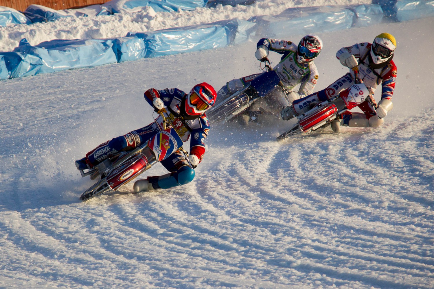 В Свердловской области состоялся первый этап чемпионата России по мотогонкам на льду