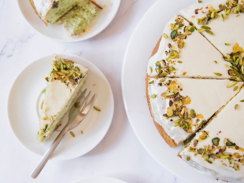 На Урале семилетний ребёнок едва не проглотил осколок стекла из фабричного торта На Урале семилетний ребёнок едва не проглотил осколок стекла из фабричного торта