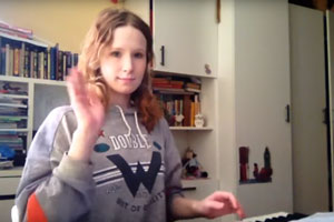 «Желаю красоты и денег»: юная звезда YouTube из Екатеринбурга песней поздравила женщин с 8 Марта