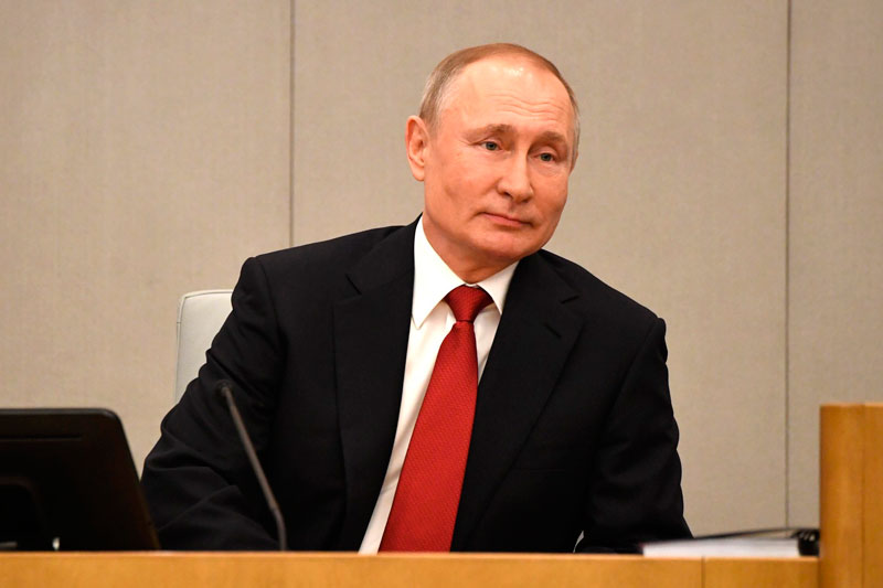 Путин подписал закон о поправках в Конституцию Путин подписал закон о поправках в Конституцию