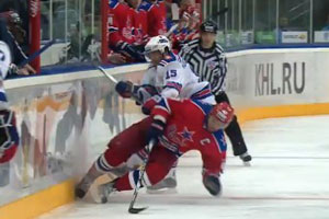 Хоккеист СКА дисквалифицирован за удар соперника в голову Хоккеист СКА дисквалифицирован за удар соперника в голову