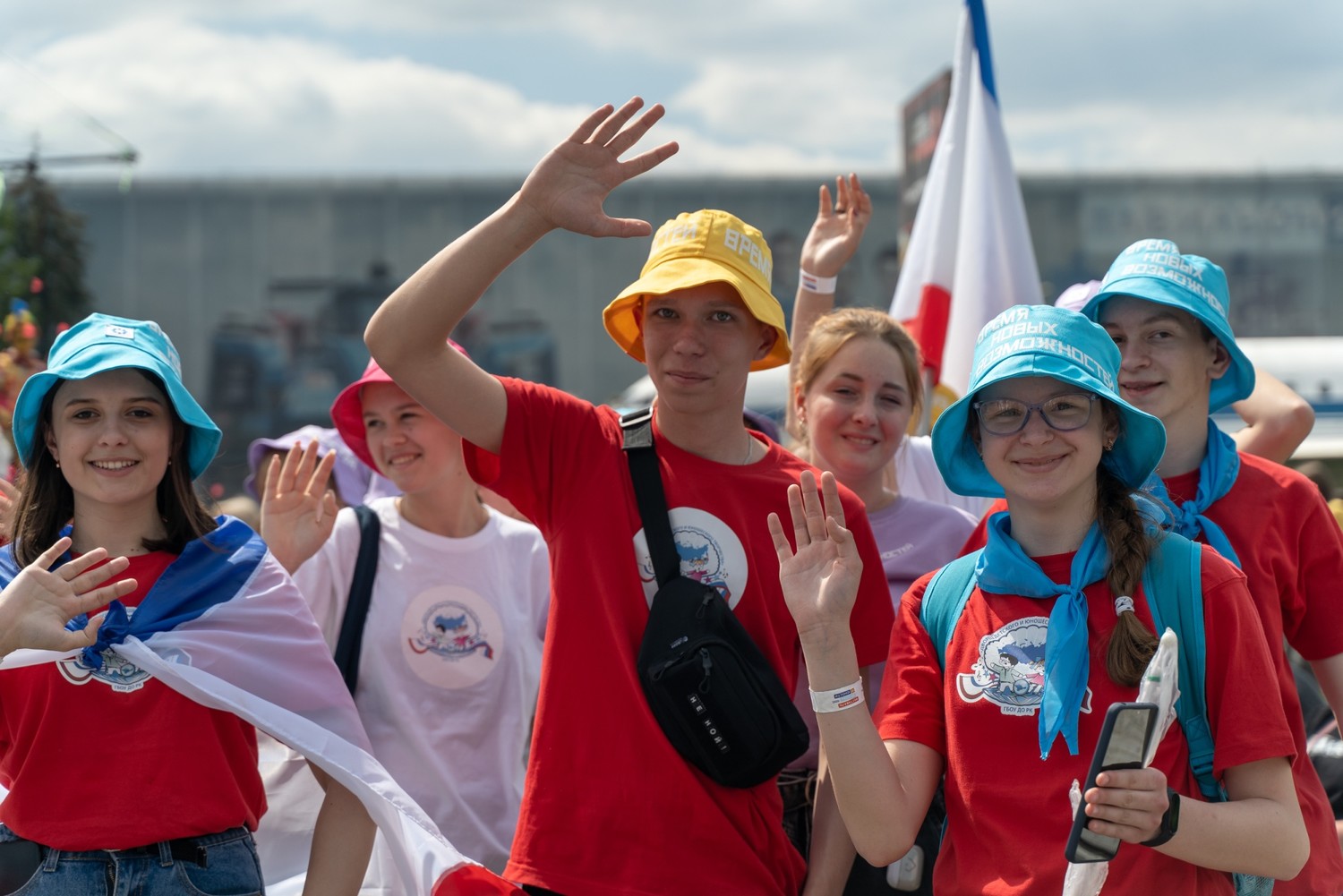 В Екатеринбурге с 1 мая изменится порядок записи детей в первые классы и летние лагеря