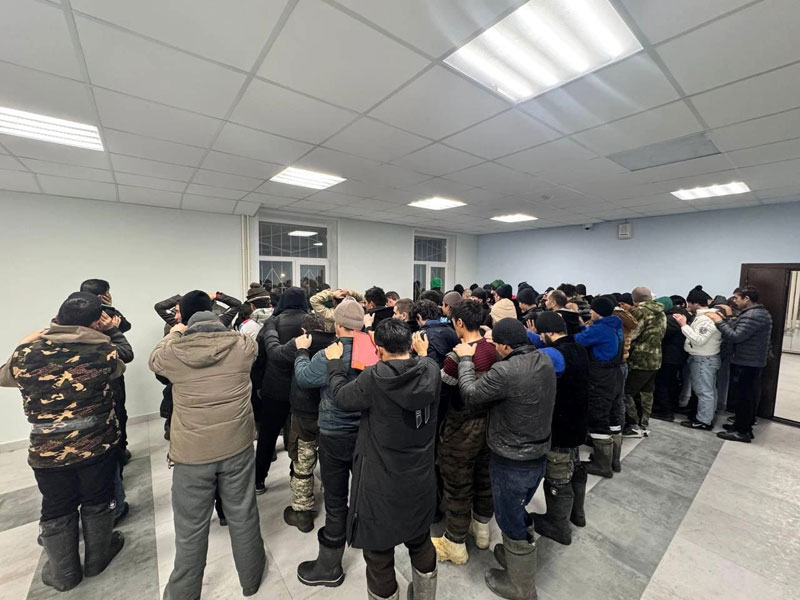 Рейд на хладокомбинате «Норд» в Екатеринбурге: более 80 мигрантов задержаны за нарушение закона | В Екатеринбурге задержали свыше 80 мигрантов на хладокомбинате «Норд»