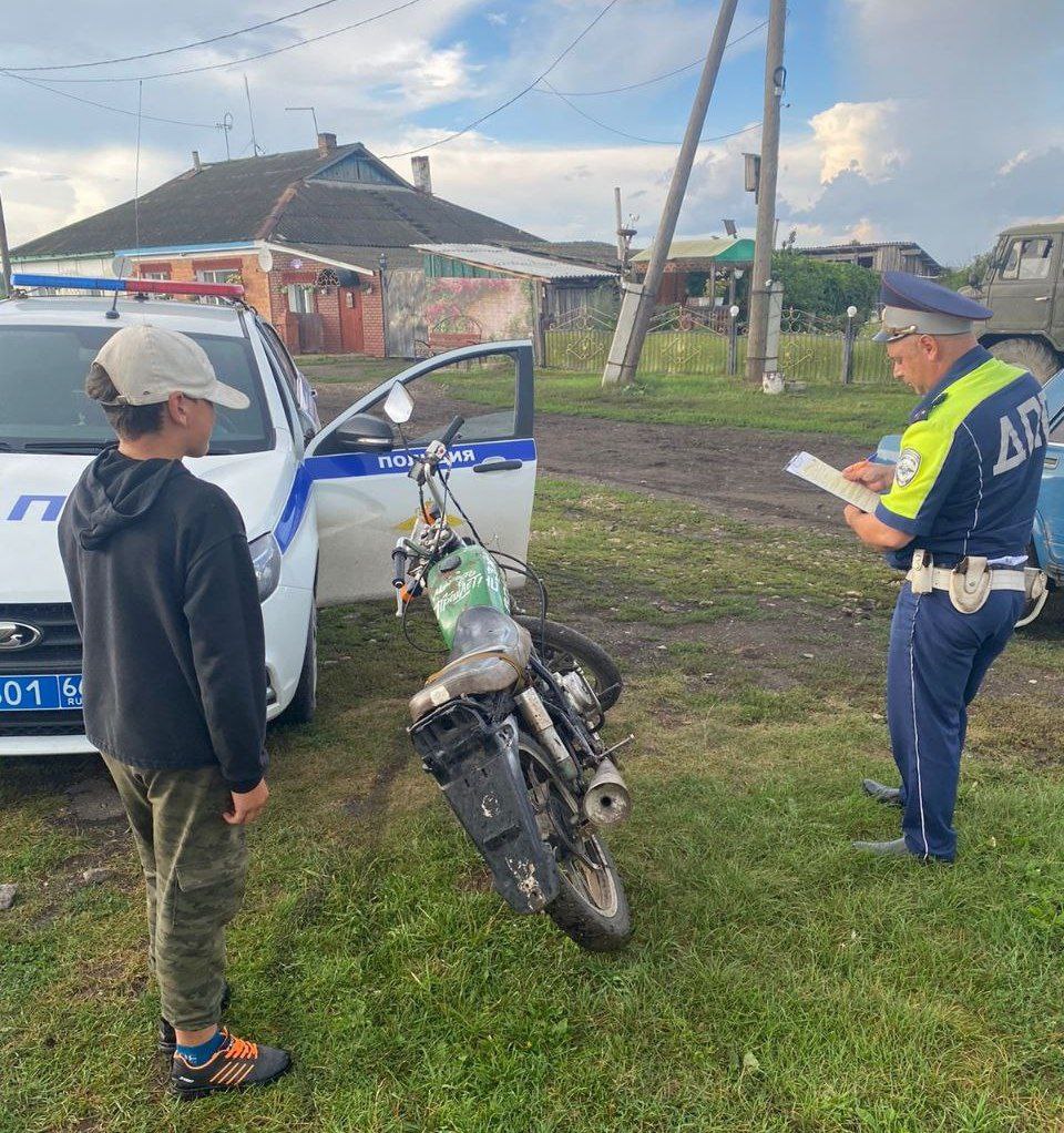На Урале автоинспекторы задержали  несовершеннолетнего водителя мотоцикла, не имеющего прав